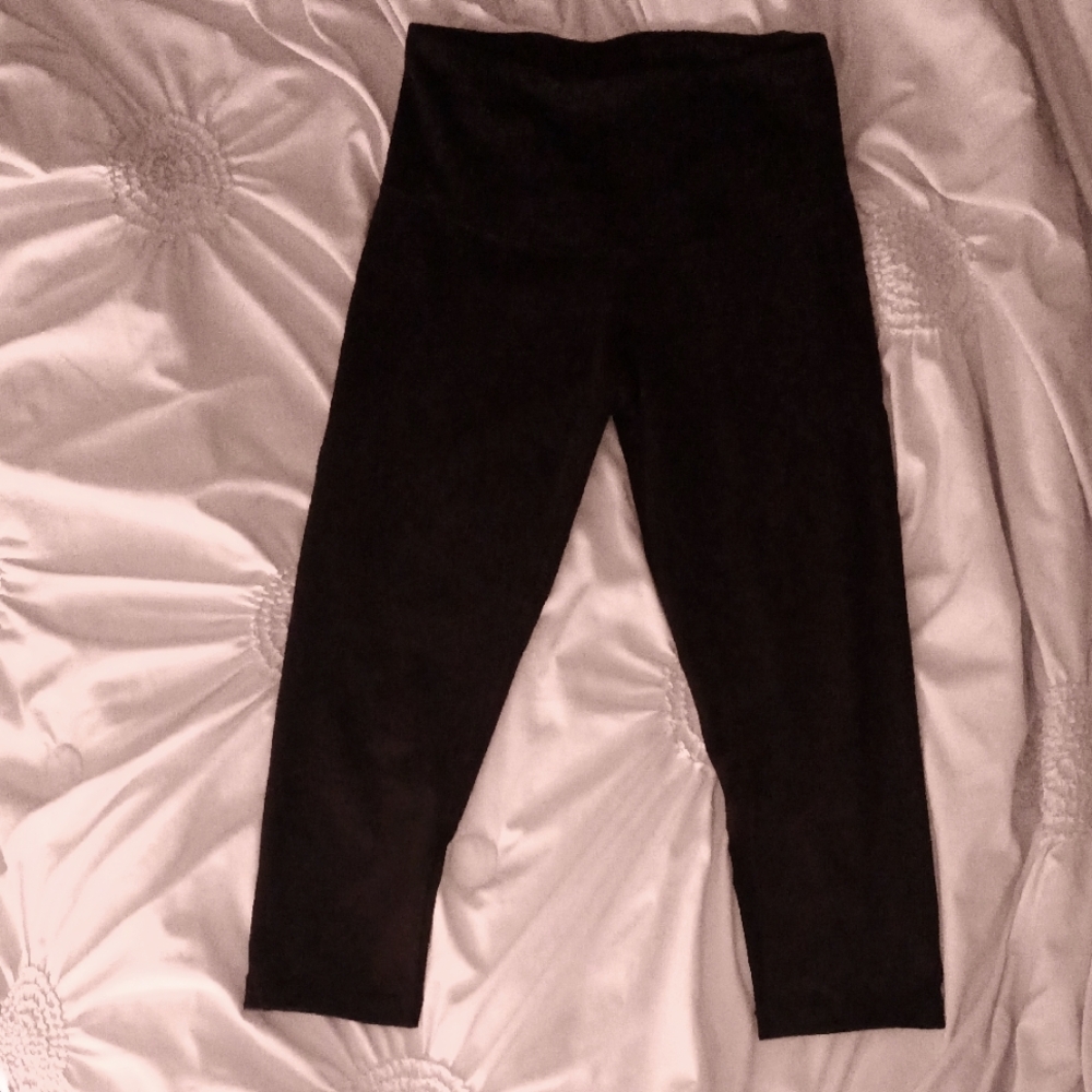 Must Bundle For $3 OFFER. Zella Women's Small Black Athletic Capris Leggings